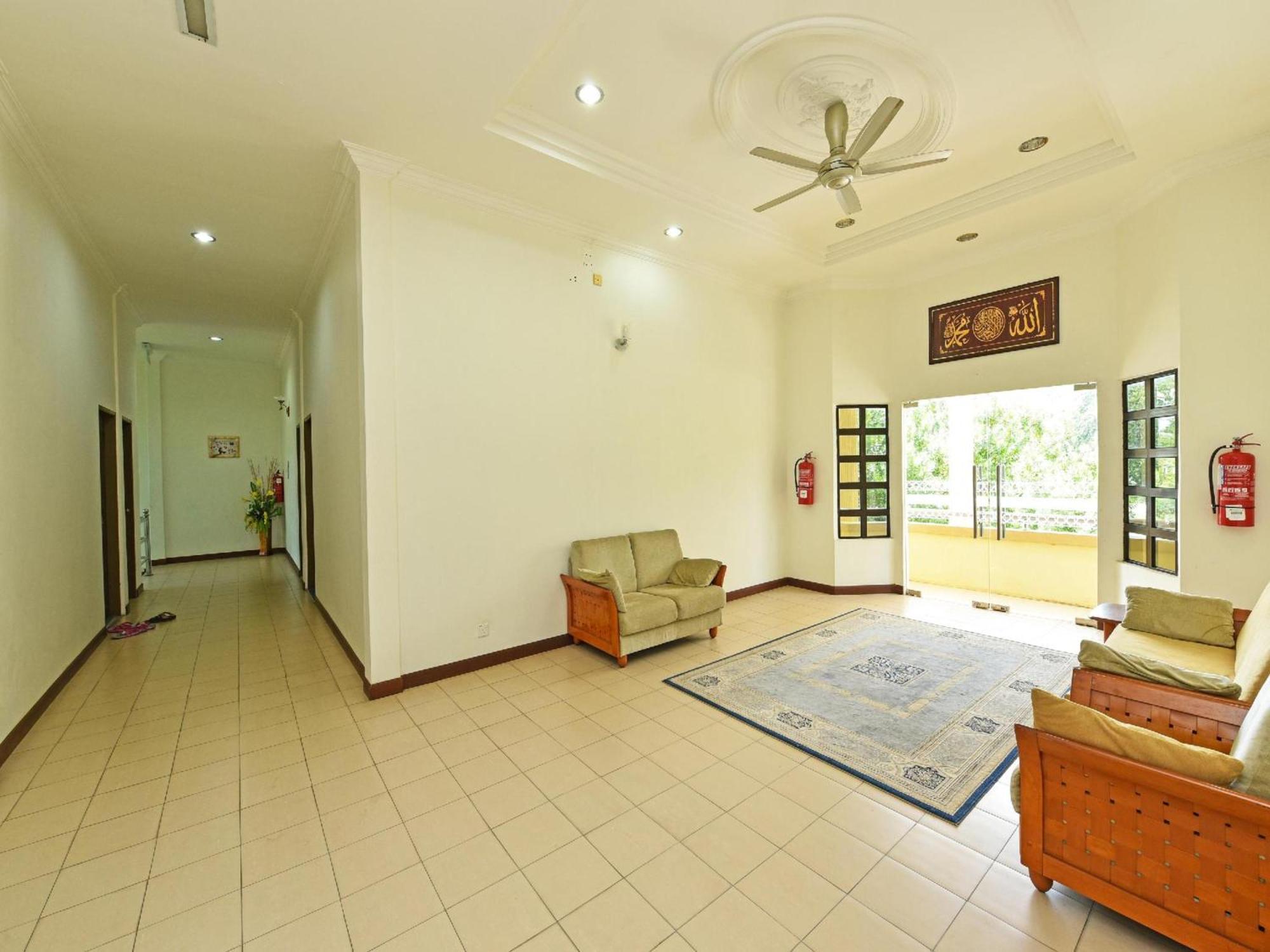 Super Oyo Capital O 90434 Marmoris House 3*